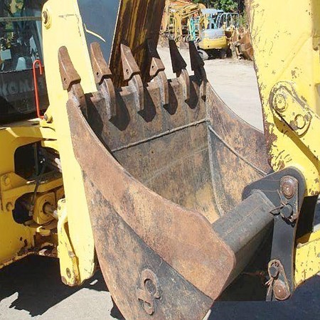 2005 KOMATSU WB140-2