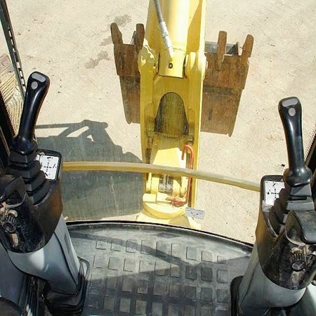 2005 KOMATSU WB140-2