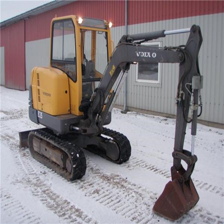 2004 VOLVO EC 25 