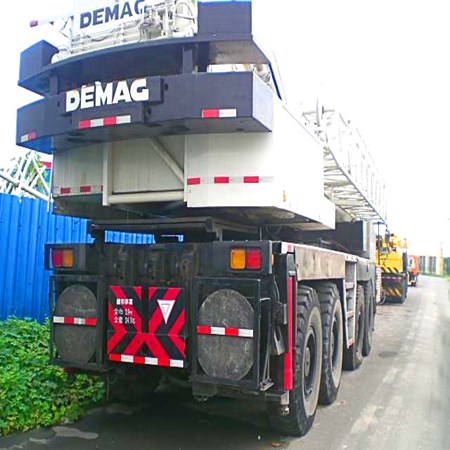 DEMAG 120T truck crane