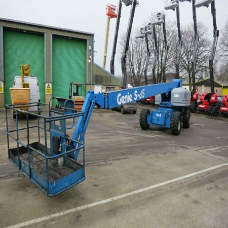 Used Genie S 85 Telescopic Lift - 2005 Year in Good Condition for sale at Caldicot (UK)