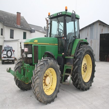 Agricultural Tractor John Deere 7700
