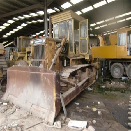 Caterpillar D85 bulldozer