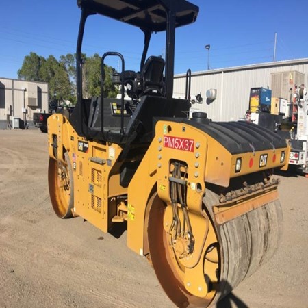 Used CB44B Asphalt Compactor – Caterpillar for Sale