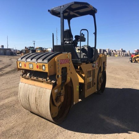Used CB44B Asphalt Compactor – Caterpillar for Sale