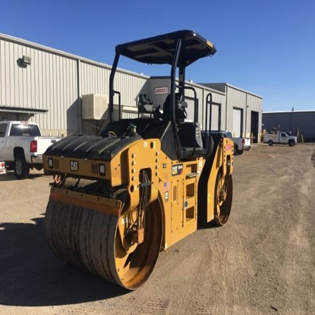 Used CB44B Asphalt Compactor – Caterpillar for Sale