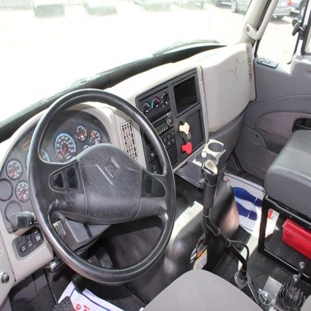 Used INTERNATIONAL WorkStar 7600 Roll-Off Truck for sale