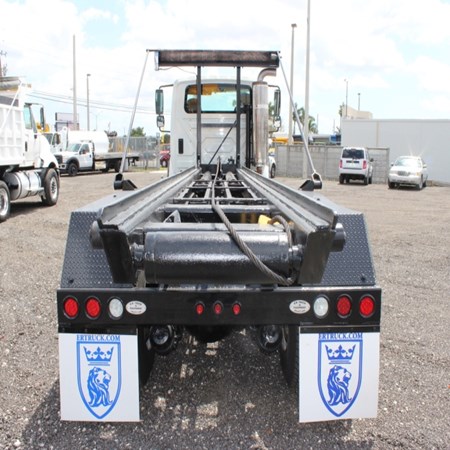 Used INTERNATIONAL WorkStar 7600 Roll-Off Truck for sale