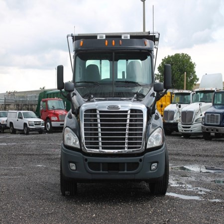Used FREIGHTLINER CASCADIA Roll-Off Truck for sale