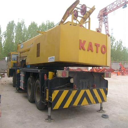 Mobile kato crane NK550VR