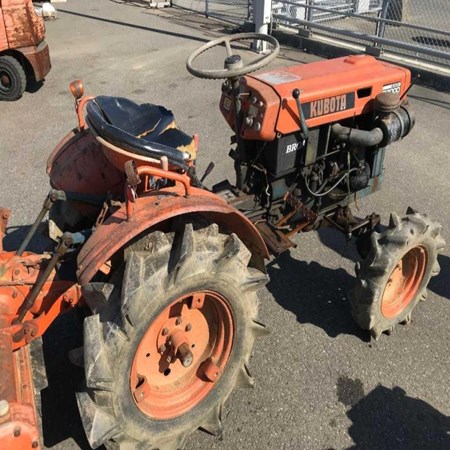 Used and Old KUBOTA B7000DT Tractor for sale