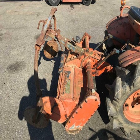 Used and Old KUBOTA B7000DT Tractor for sale