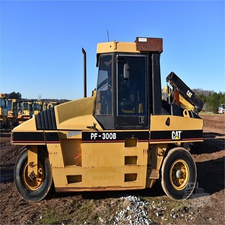 Caterpillar – 2006 – PF-300B Used Pneumatic Compactor for Sale