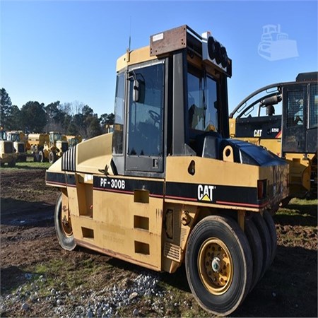 Caterpillar – 2006 – PF-300B Used Pneumatic Compactor for Sale