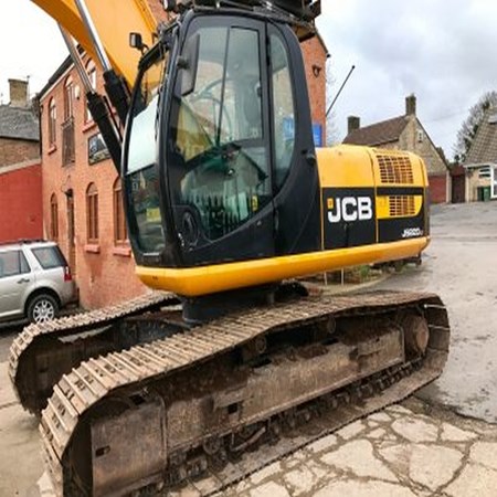 Used Excavator JCB JS220LC – Year 2010 with 5ft & Grading Bucket for Sale