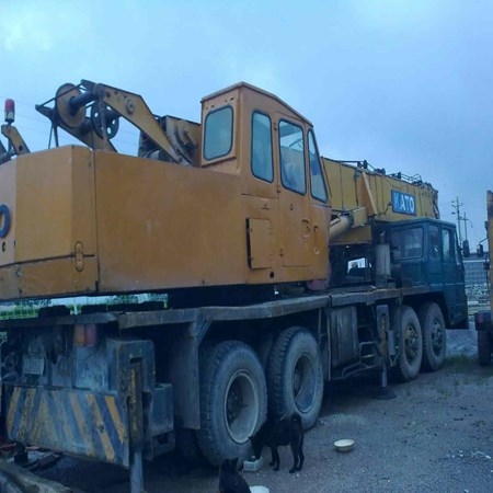 USED KATO 45 TON TRUCK CRANE