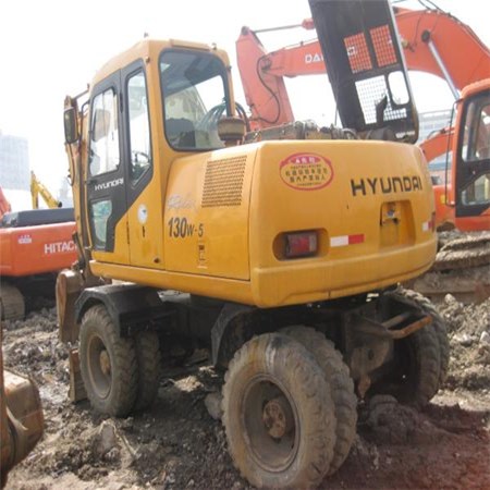 Hyundai Wheel Excavator Robex 130W
