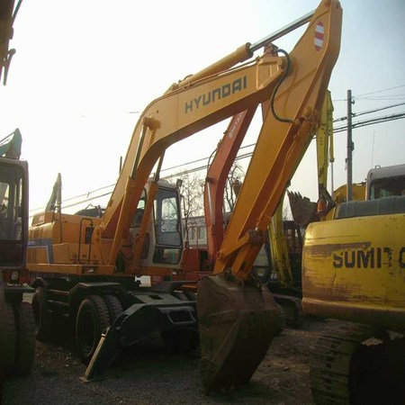 HYUNDAI ROBEX 200W-2 WHEEL EXCAVATOR