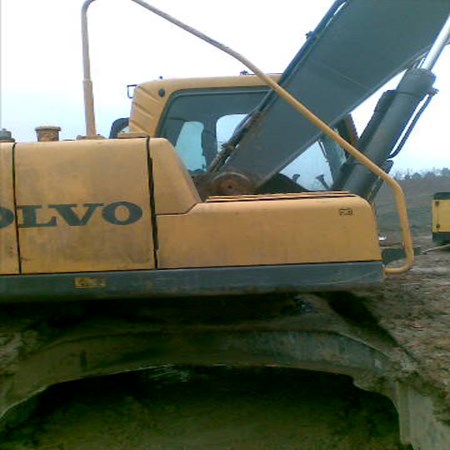 USED VOLVO CRAWLER EXCAVATOR 240