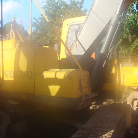 USED VOLVO CRAWLER EXCAVATOR 240