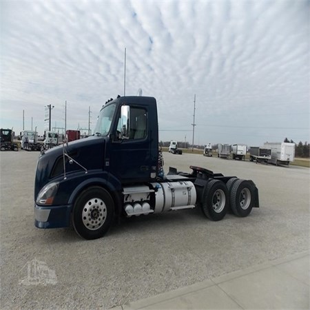 Used VNL64T300 Heavy Duty Trucks – VOLVO for Sale