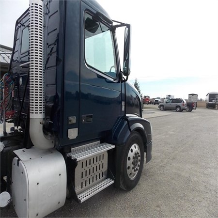 Used VNL64T300 Heavy Duty Trucks – VOLVO for Sale