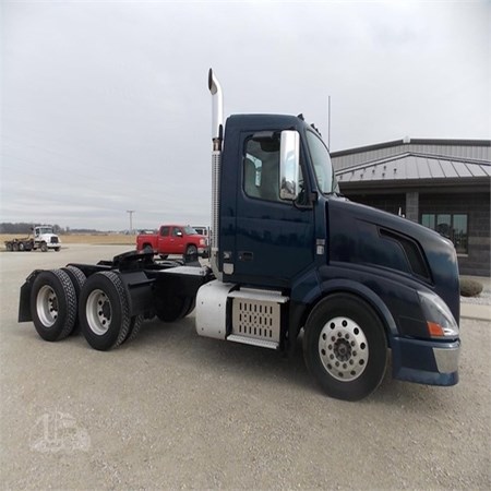 Used VNL64T300 Heavy Duty Trucks – VOLVO for Sale