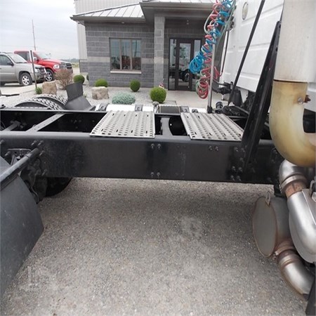Used VOLVO VNL64T300 Heavy Duty Truck for Sale