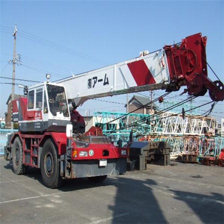 ROUGH TERRAIN CRANE