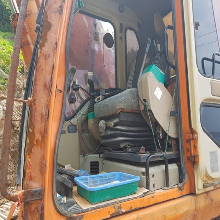 DAEWOO CRAWLER EXCAVATOR SOLAR 300LCV YEAR:2003 (STOCK:FB3460)