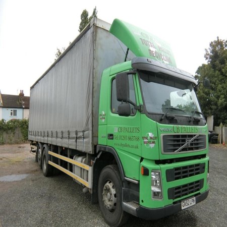 New VOLVO – 2002 – FM7 300 Truck for Sale