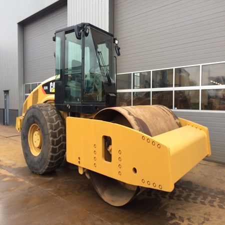Used Caterpillar- CS76 Roller for Sale