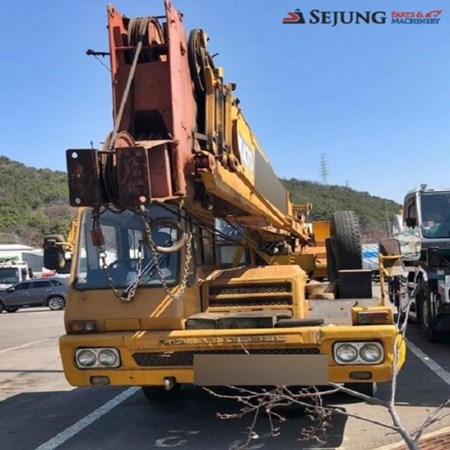 Used KATO NK200H-V Truck Mounted Crane for sale